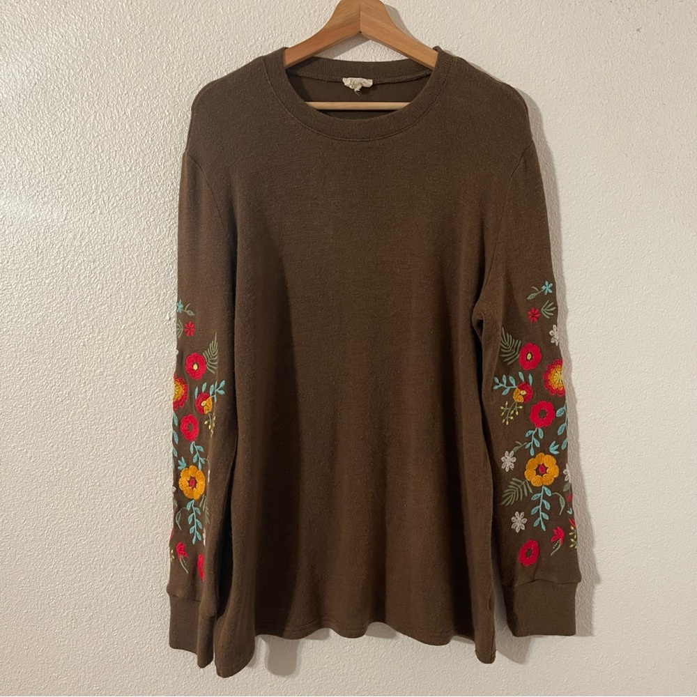 Layerz Clothing Brand Women’s Brown Sweater/Med with Beautiful Floral Embroidery